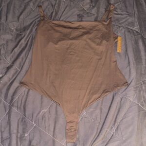 SKIMS FITS EVERYBODY SQUARE NECK BODYSUIT